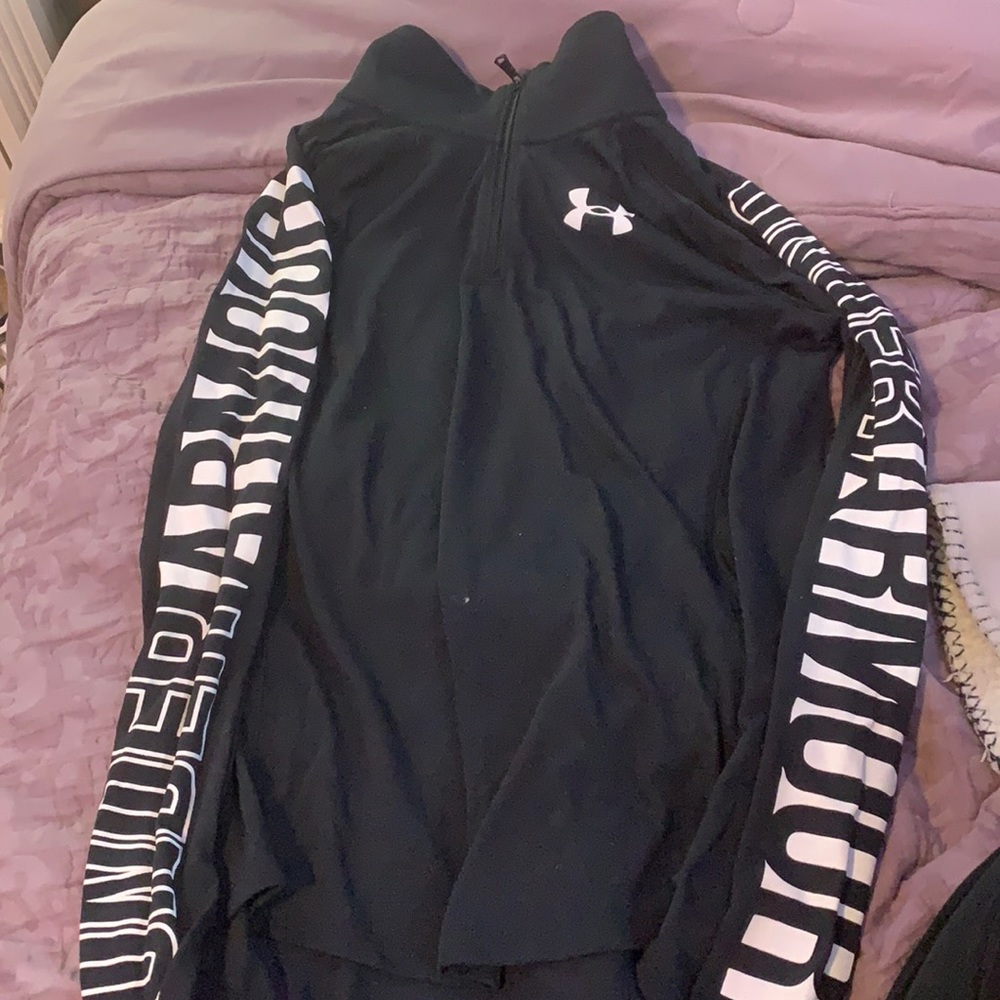 Under Armour pullover size Youth XL